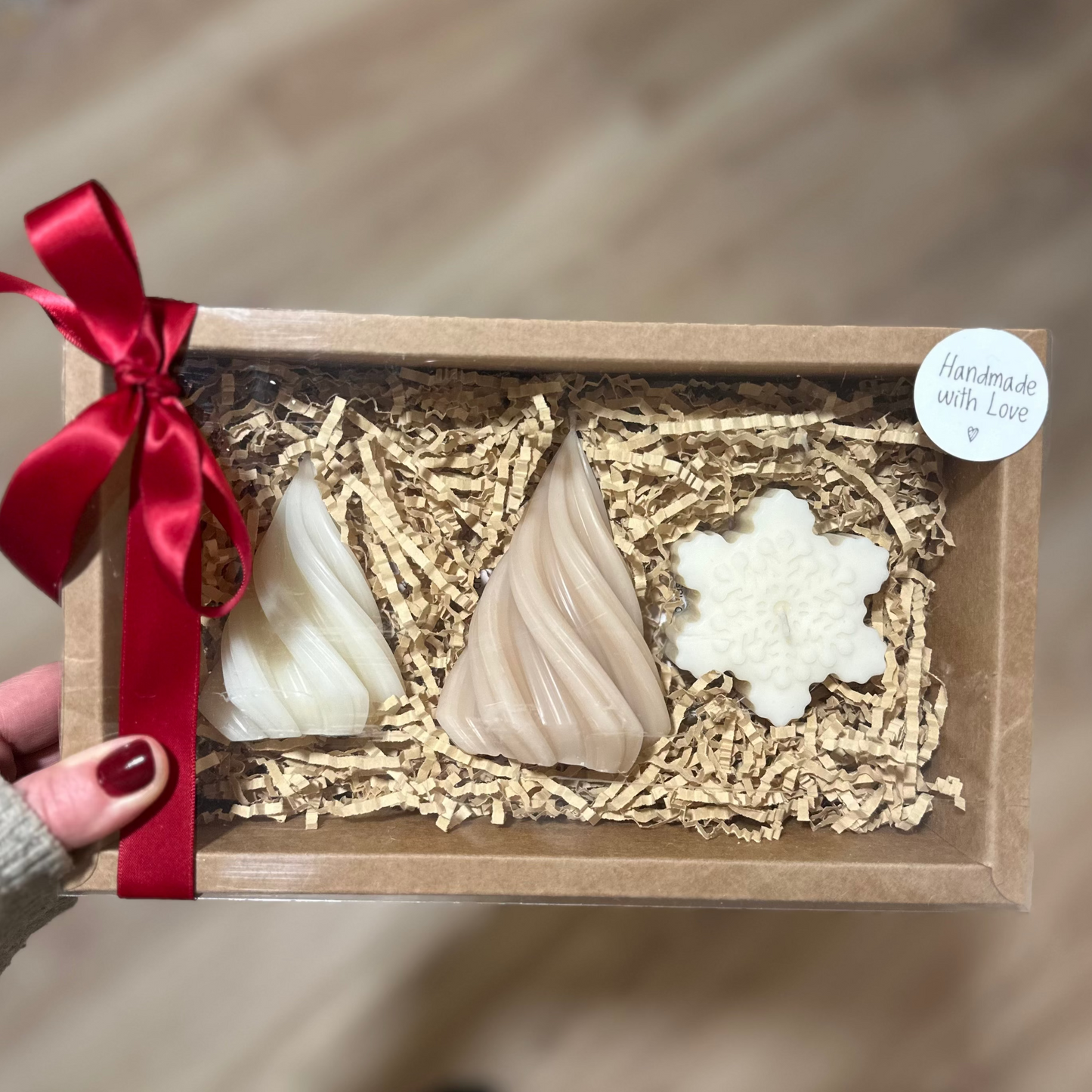 LAHJAPAKKAUS lumihiutale & kierre kuuset