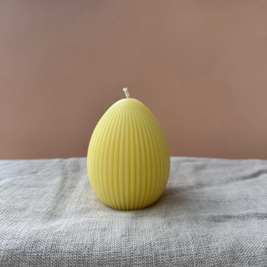 PÄÄSIÄISMUNA, eri värejä