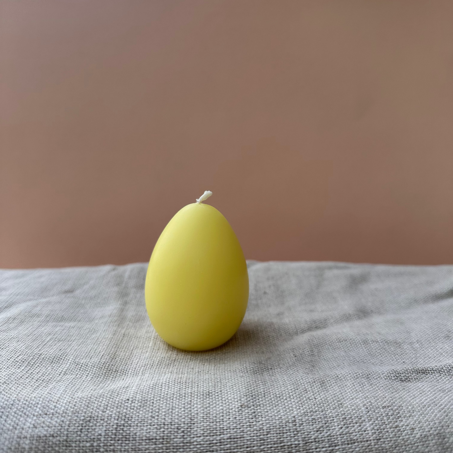 PÄÄSIÄISMUNA pieni, eri värejä